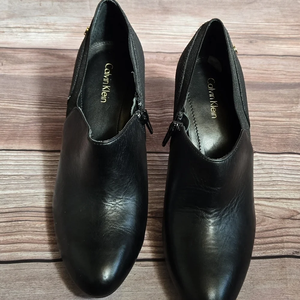 Calvin Klein Womens Heel